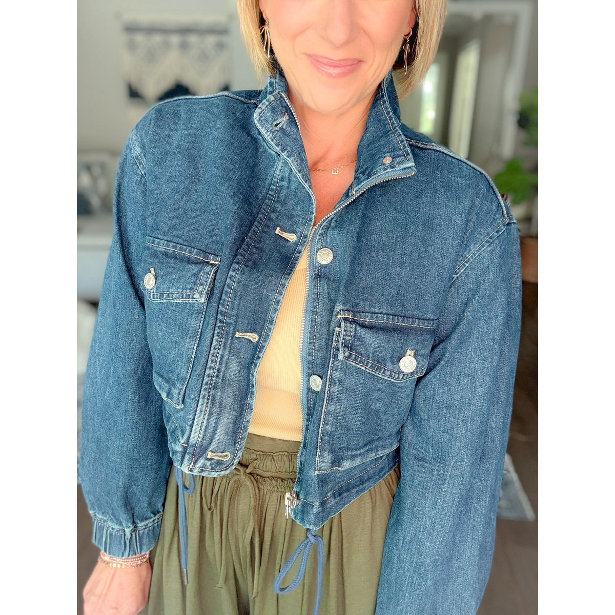women's boutique denim cropped jacket details