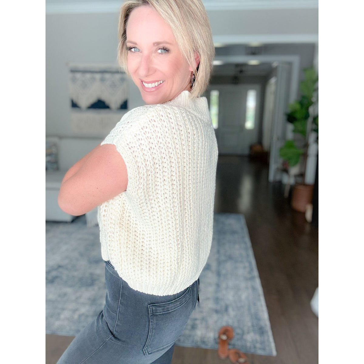 women's boutique cropped cable knit short sleeve sweater cream back