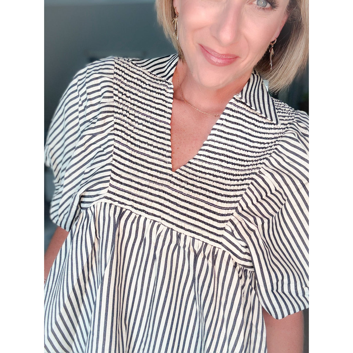 women's boutique striped short sleeve top front detail