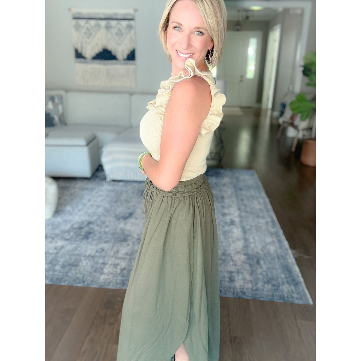 Women's boutique flowy green pants 