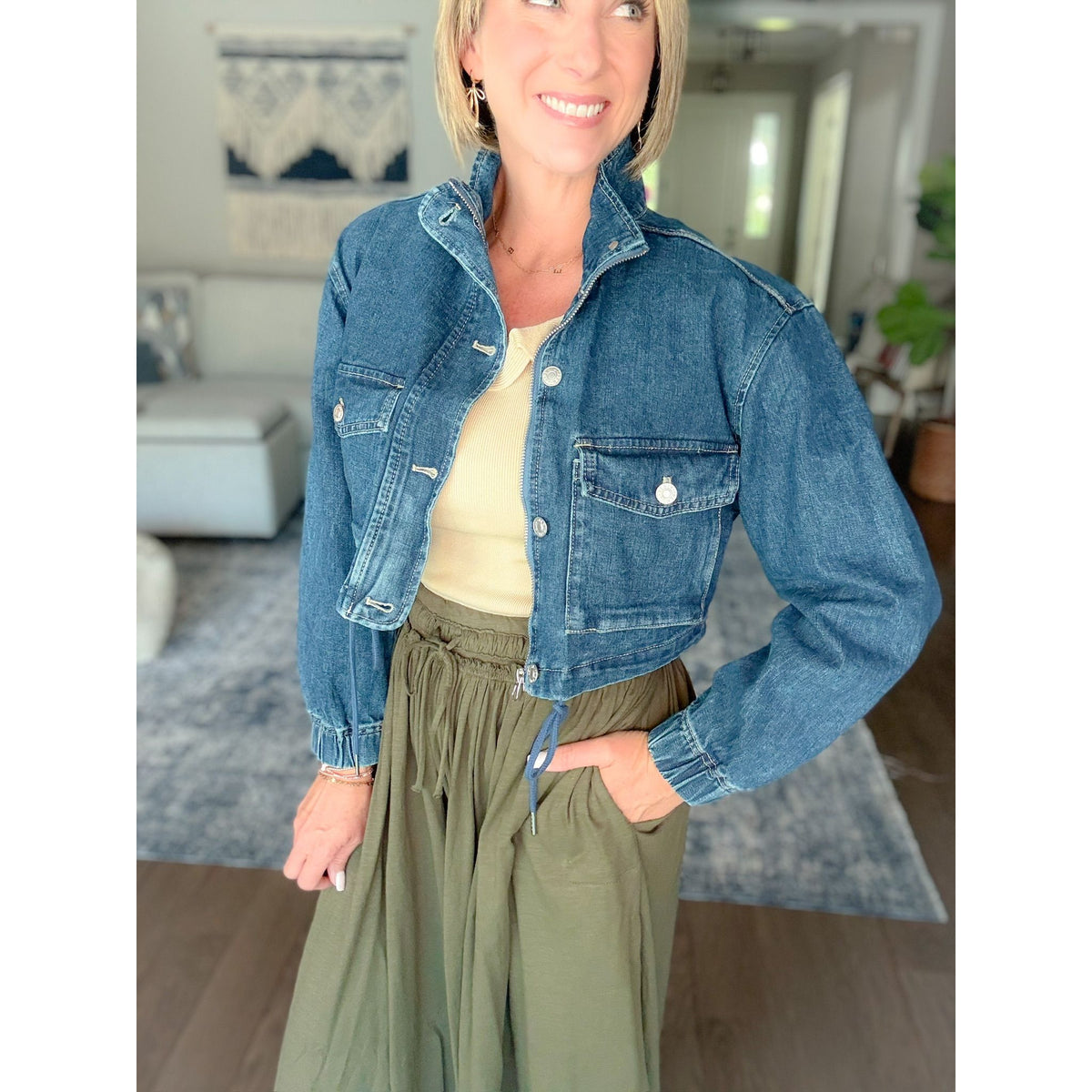 women's boutique denim cropped jacket details